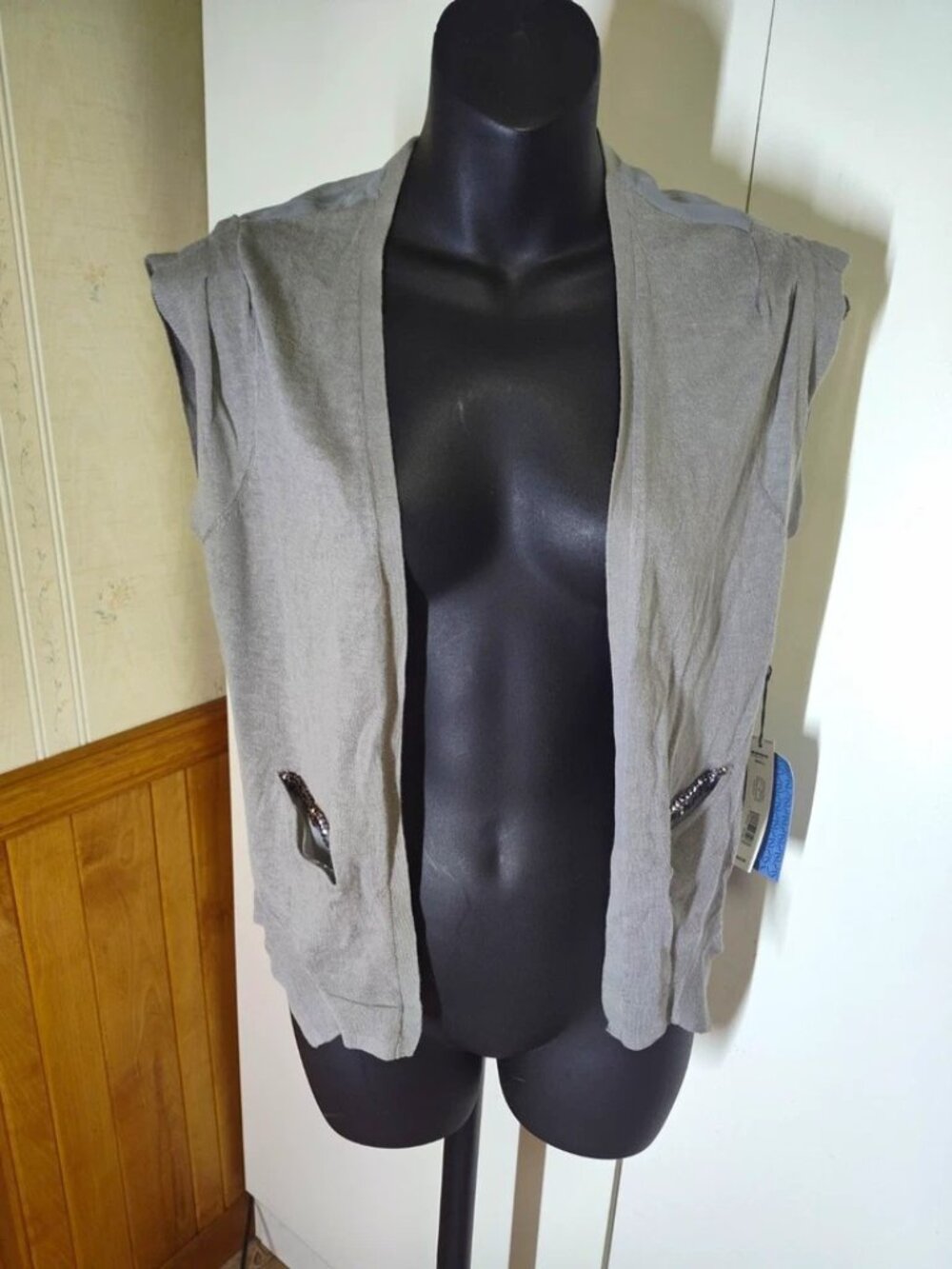 NWT Simply Vera Vera Wang Women’s Knit Open Front Sequin Vest Shrug Gray Size S